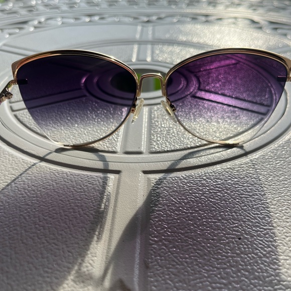 Quay Australia Gold Frame with Black Gradient Lenses Sunglasses. - Picture 5 of 9